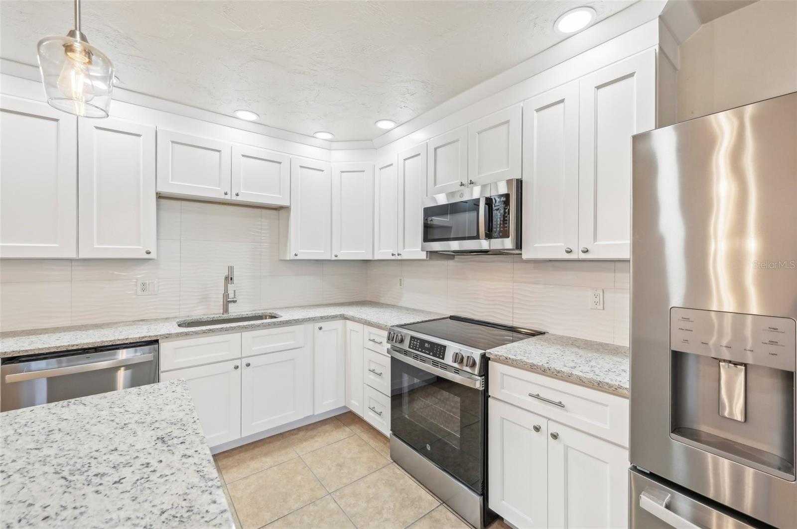 5915 29TH AVENUE DR E, BRADENTON, FL, 34208
