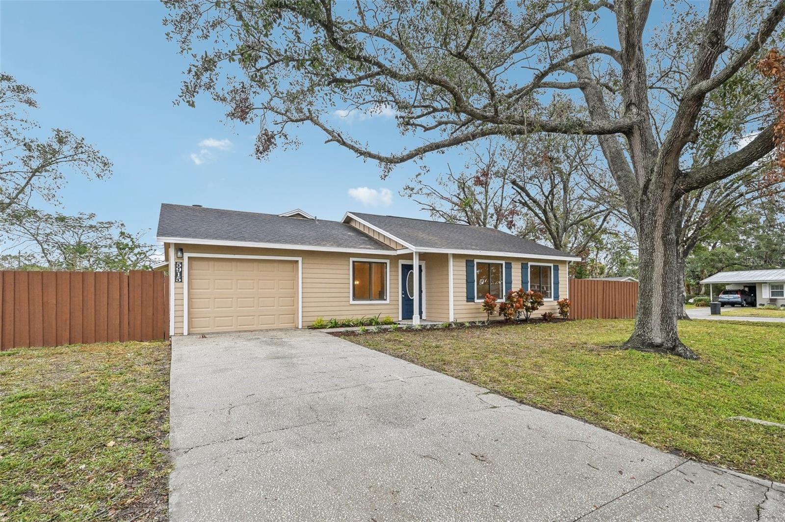 5915 29TH AVENUE DR E, BRADENTON, FL, 34208