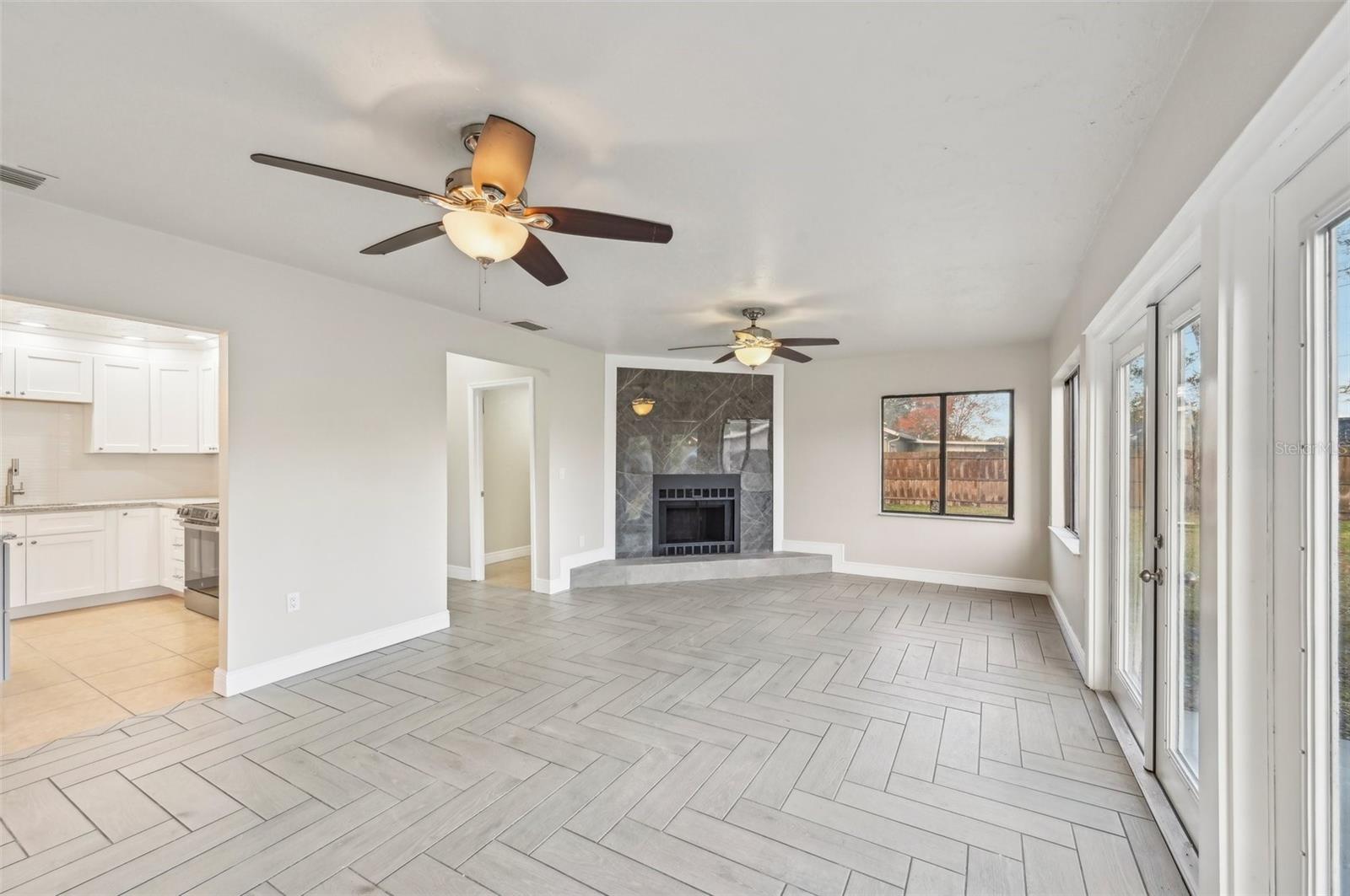 5915 29TH AVENUE DR E, BRADENTON, FL, 34208