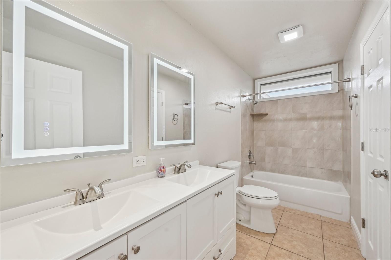 5915 29TH AVENUE DR E, BRADENTON, FL, 34208