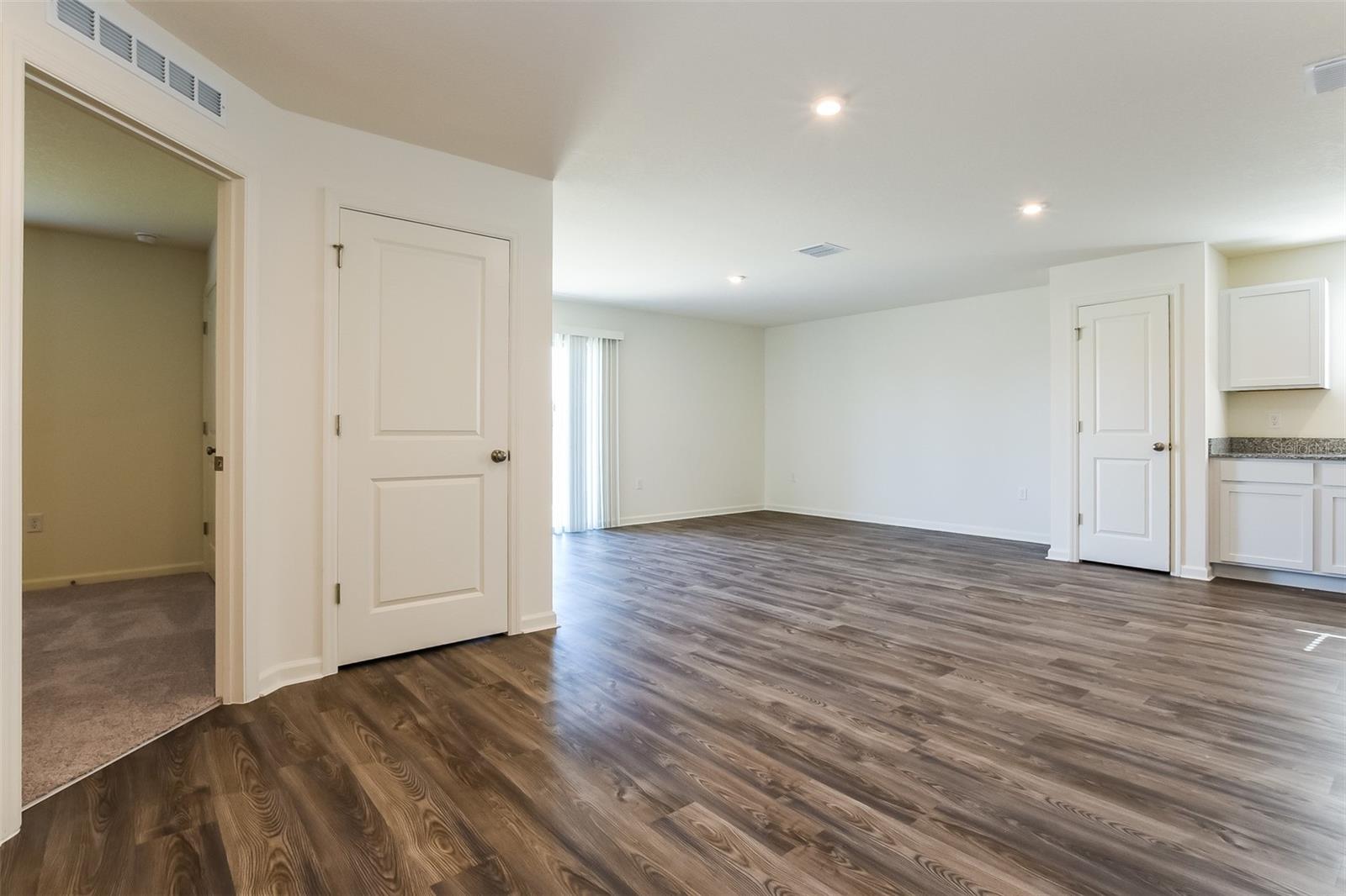 2007 IOWA DR, SUMTERVILLE, FL, 33585