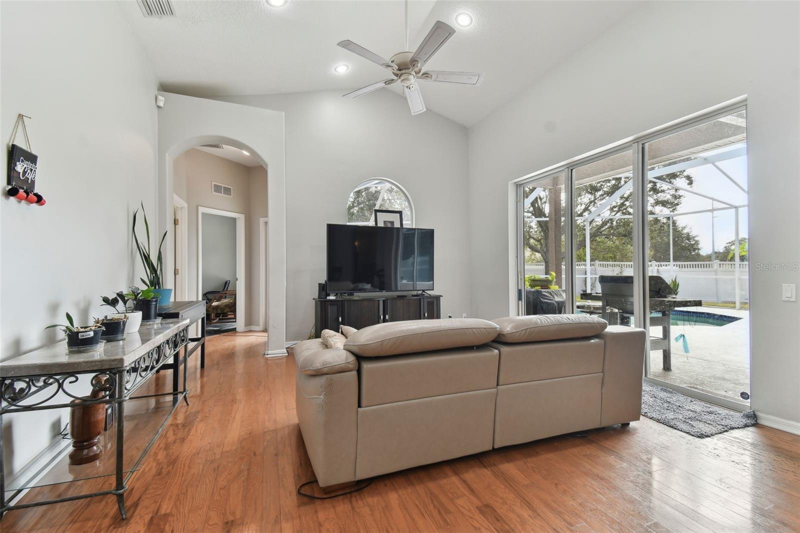 609 SALT LAKE DR, TARPON SPRINGS, FL, 34689
