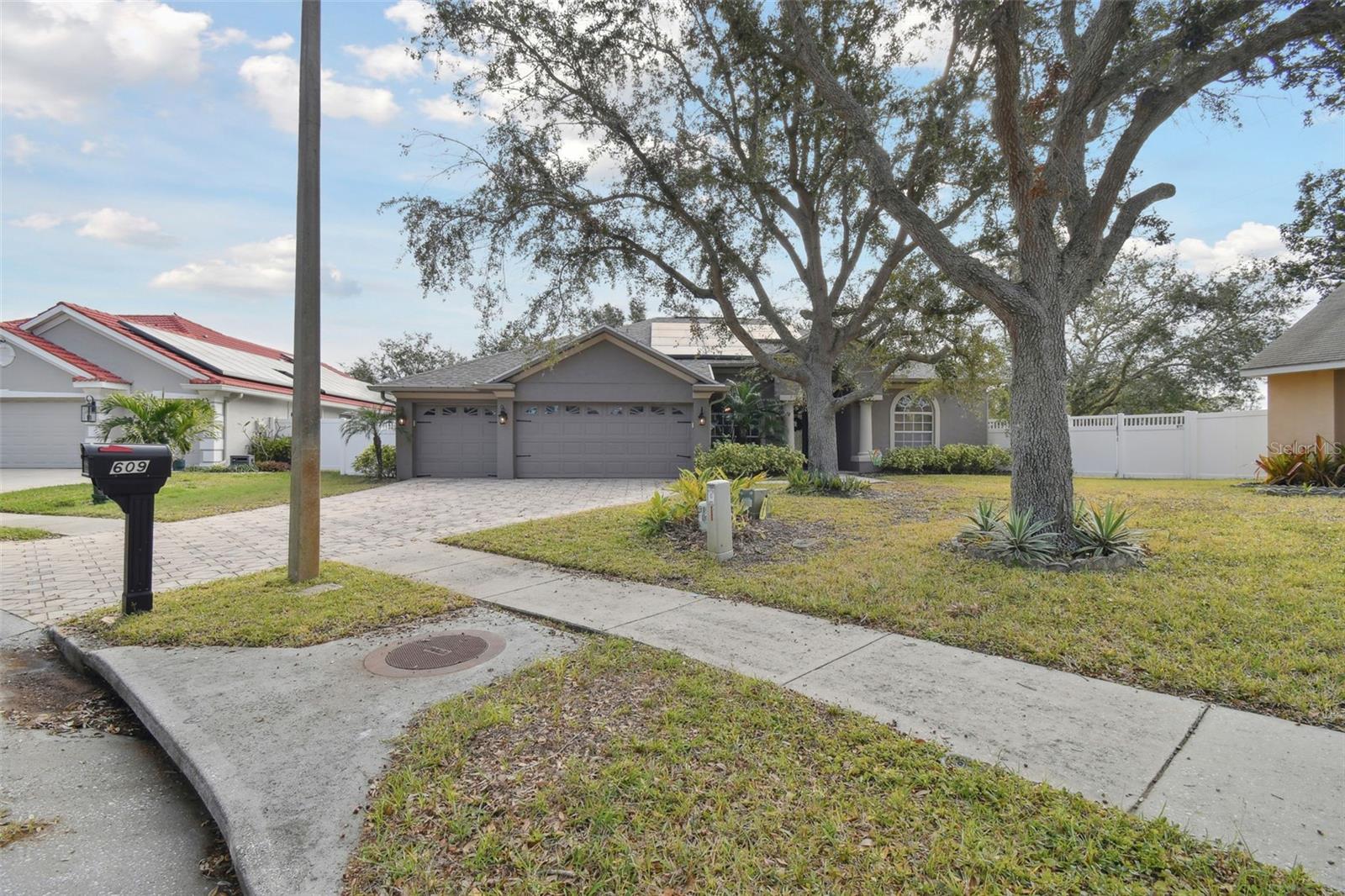 609 SALT LAKE DR, TARPON SPRINGS, FL, 34689