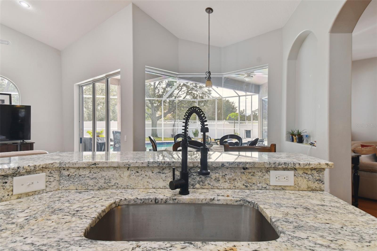 609 SALT LAKE DR, TARPON SPRINGS, FL, 34689
