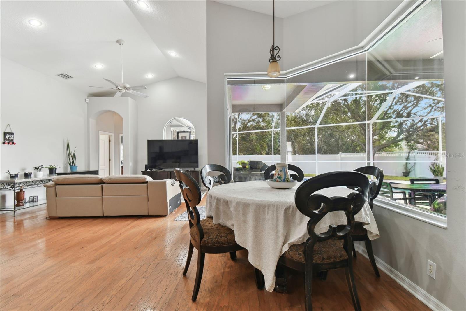 609 SALT LAKE DR, TARPON SPRINGS, FL, 34689