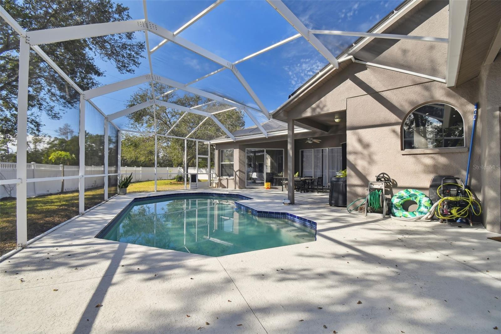 609 SALT LAKE DR, TARPON SPRINGS, FL, 34689
