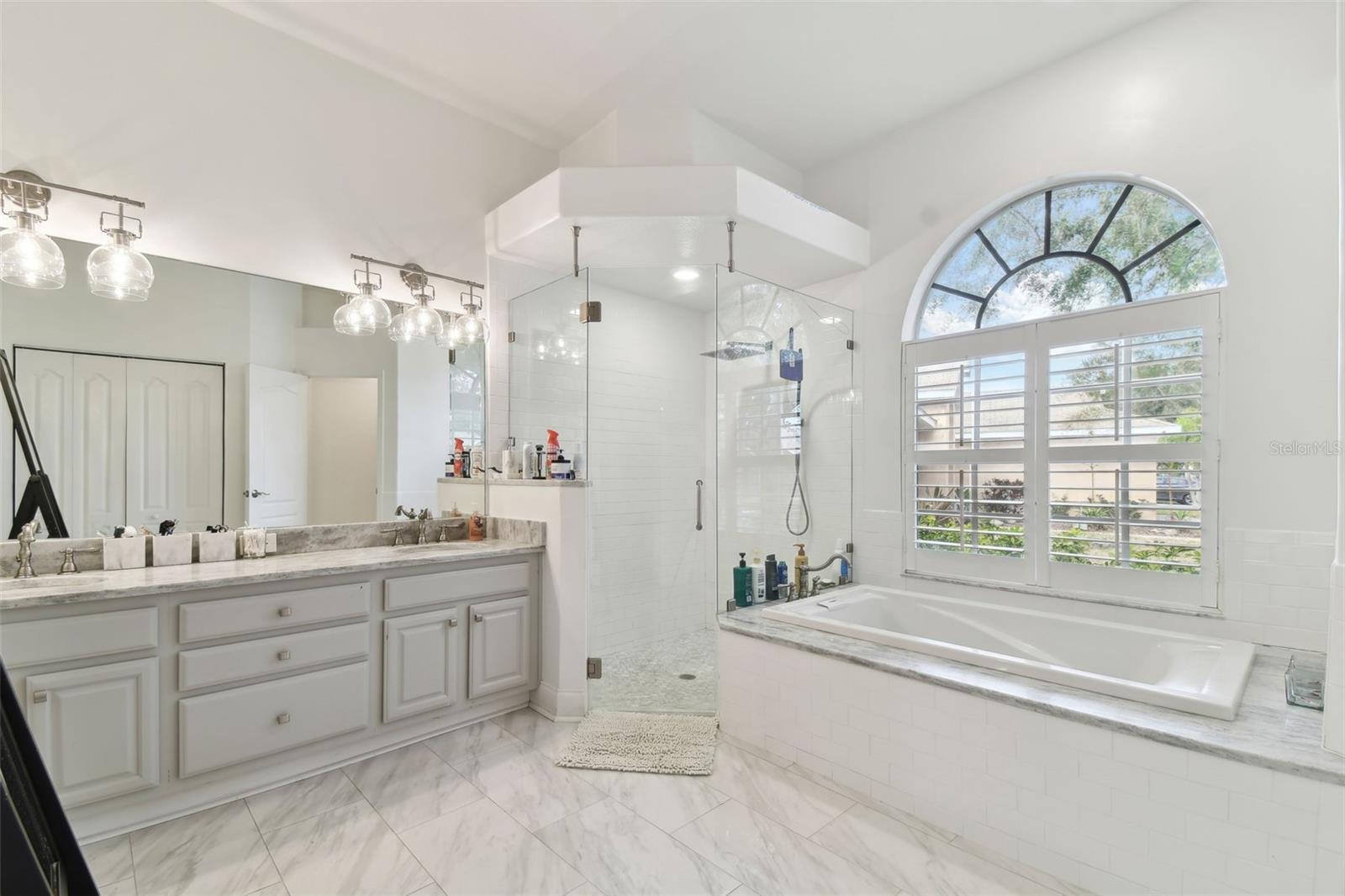 609 SALT LAKE DR, TARPON SPRINGS, FL, 34689