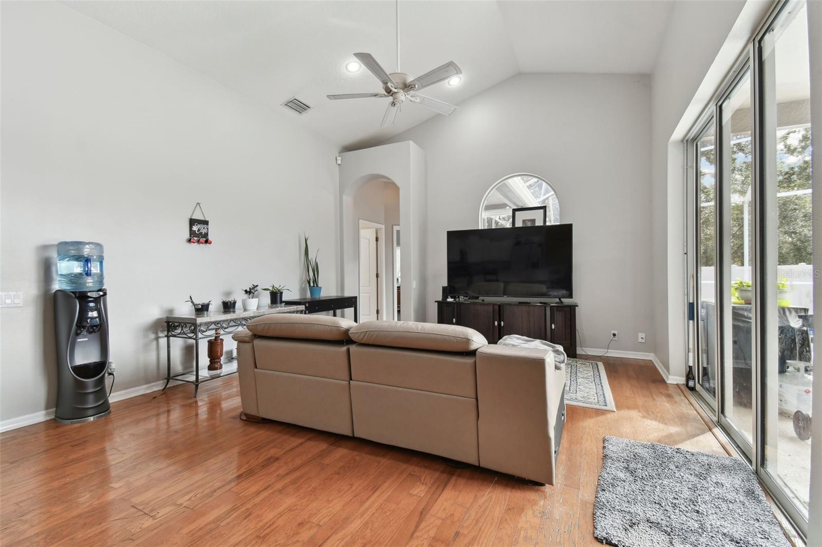 609 SALT LAKE DR, TARPON SPRINGS, FL, 34689