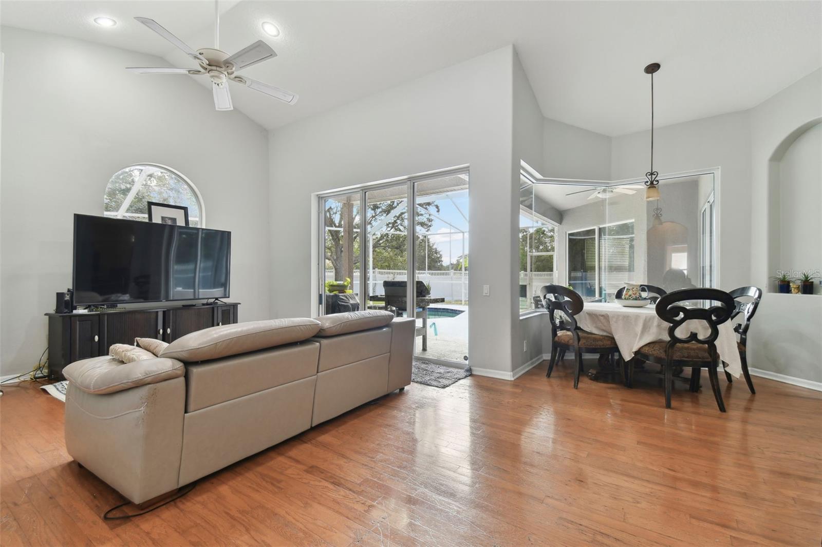 609 SALT LAKE DR, TARPON SPRINGS, FL, 34689