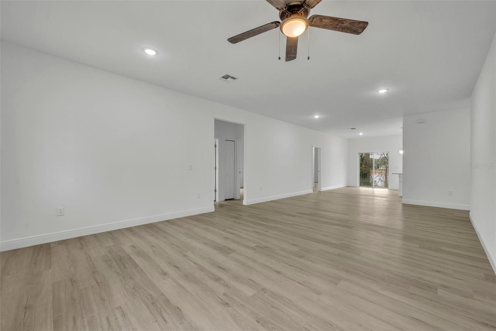 2402 WEATHERFORD DR, DELTONA, FL, 32738