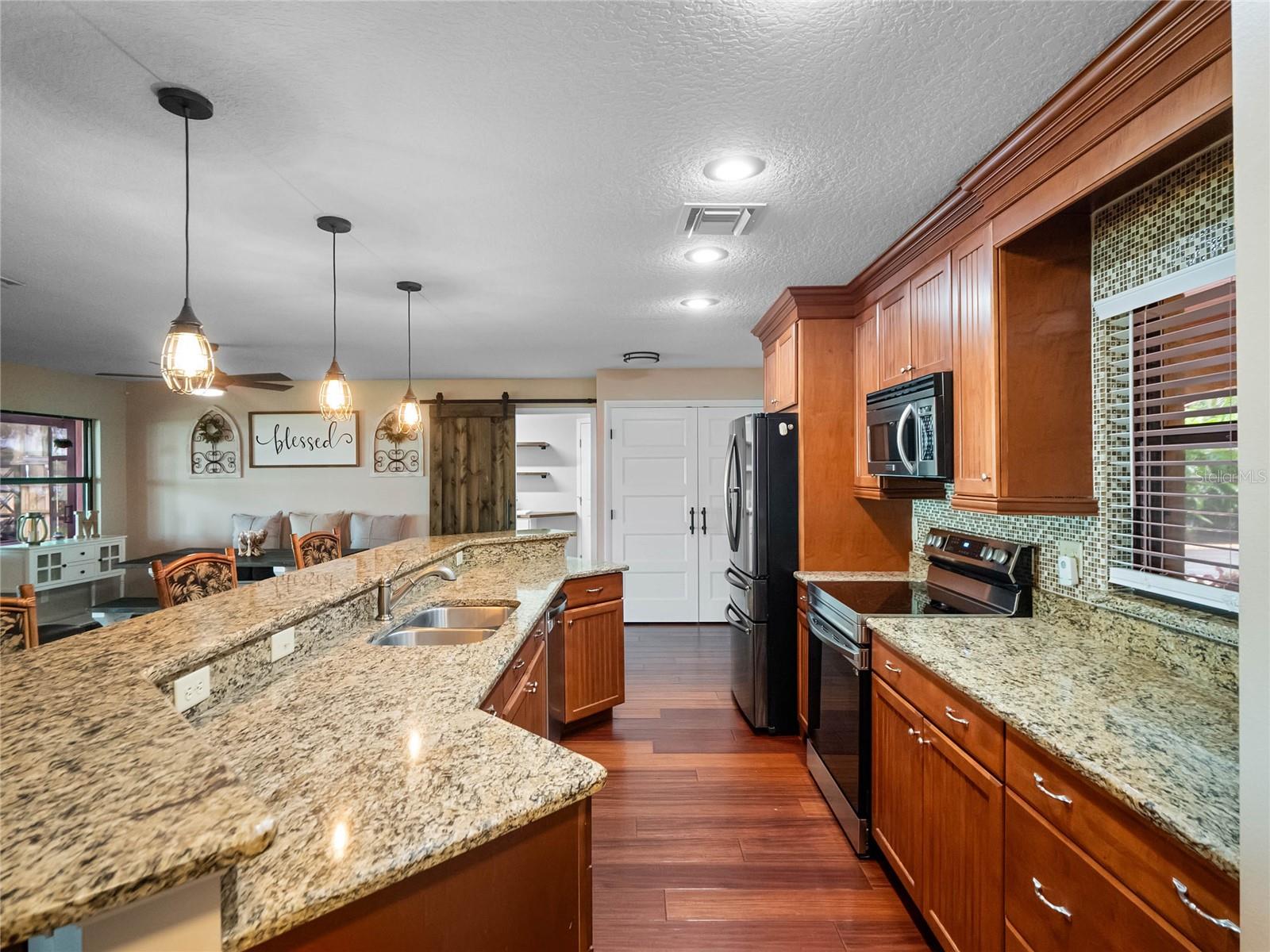 30931 SUNSET DR, TAVARES, FL, 32778