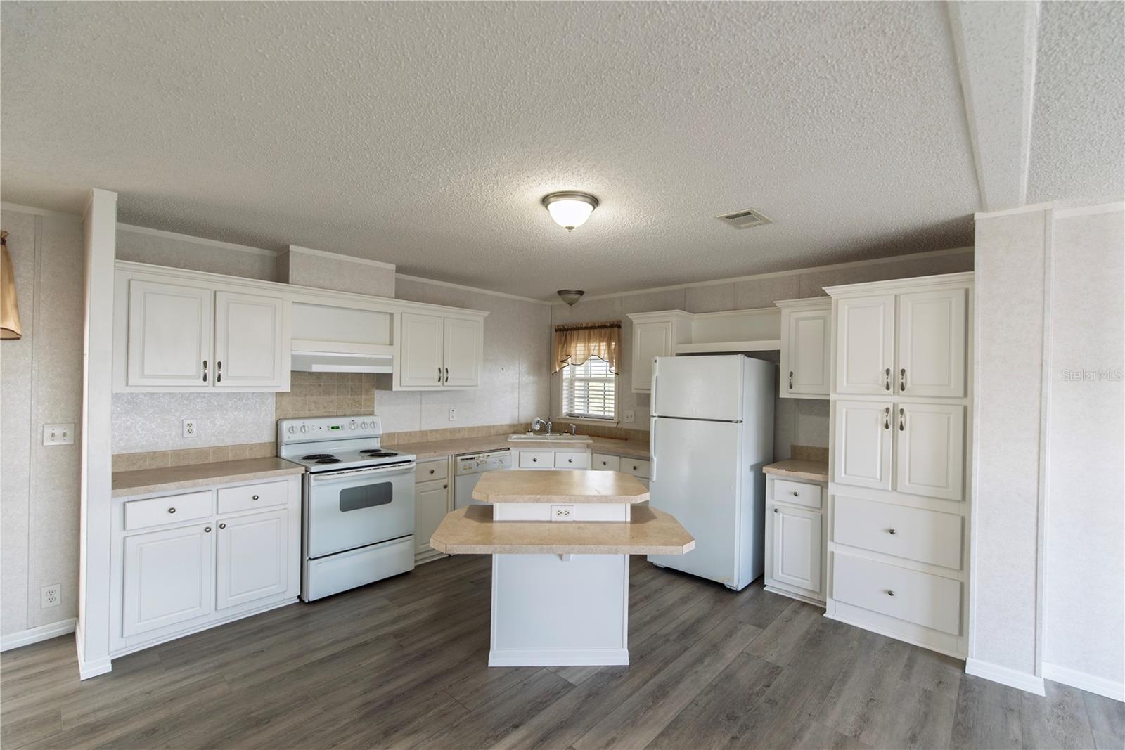 16 ALLIGATOR AVE, PUNTA GORDA, FL, 33950