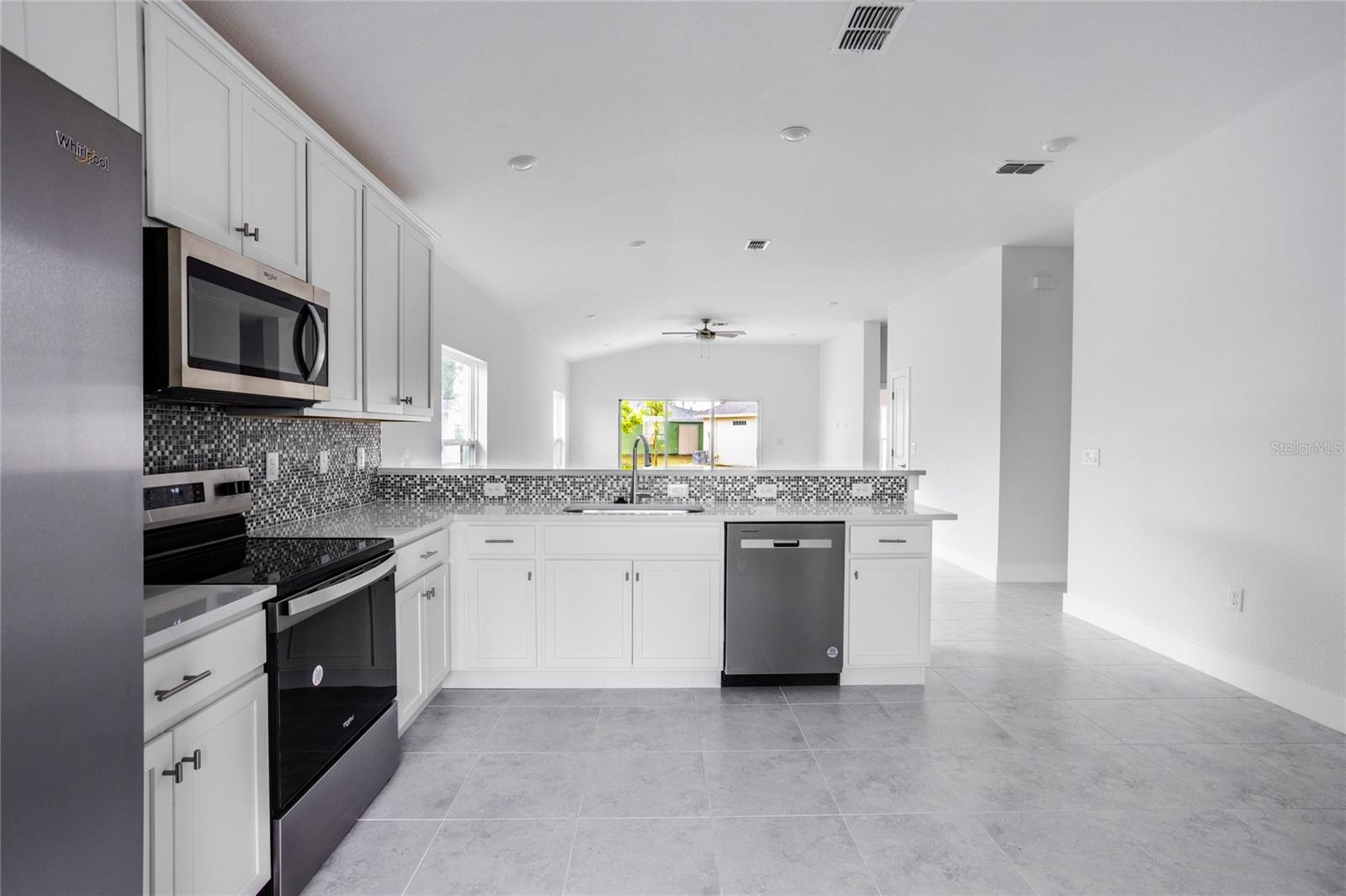 425 ROSE APPLE CIR, PORT CHARLOTTE, FL, 33954