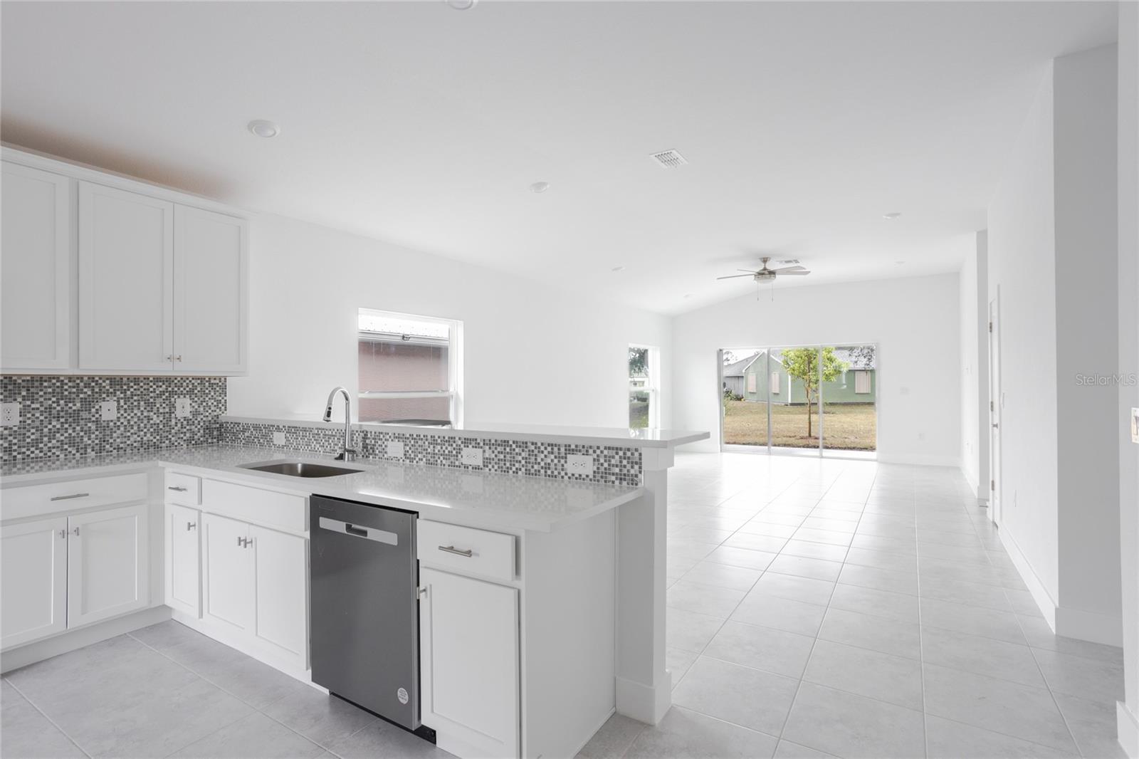 425 ROSE APPLE CIR, PORT CHARLOTTE, FL, 33954
