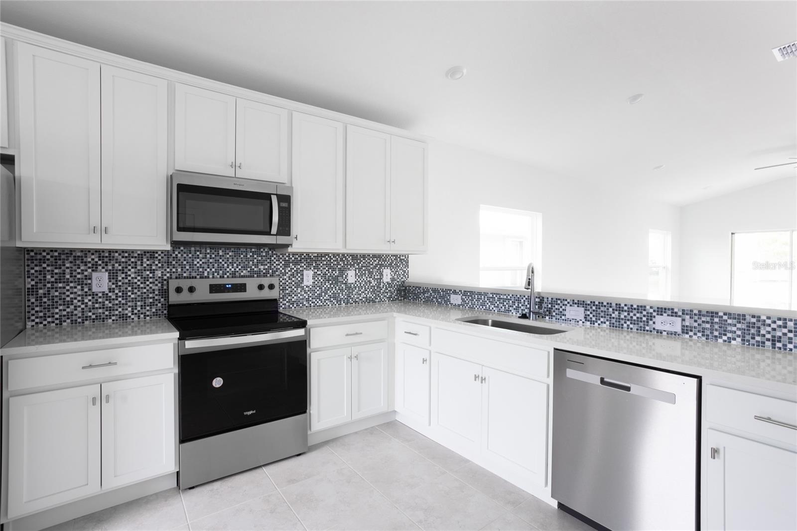 425 ROSE APPLE CIR, PORT CHARLOTTE, FL, 33954
