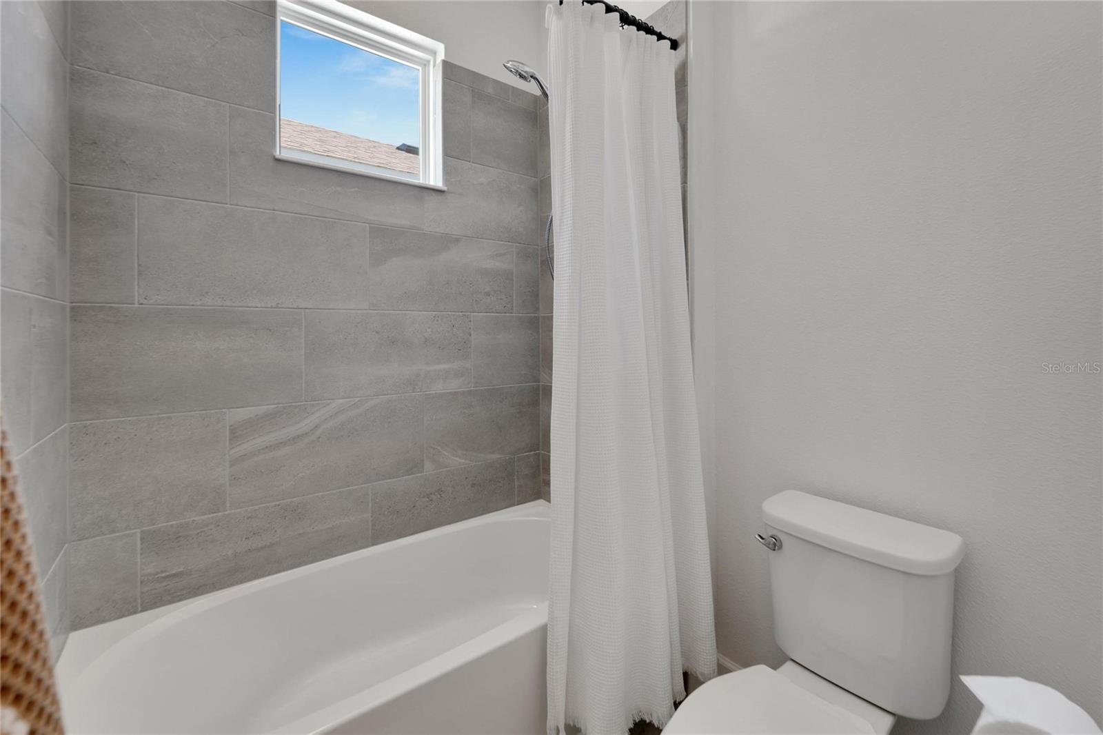 6137 VOYAGERS PL, APOLLO BEACH, FL, 33572