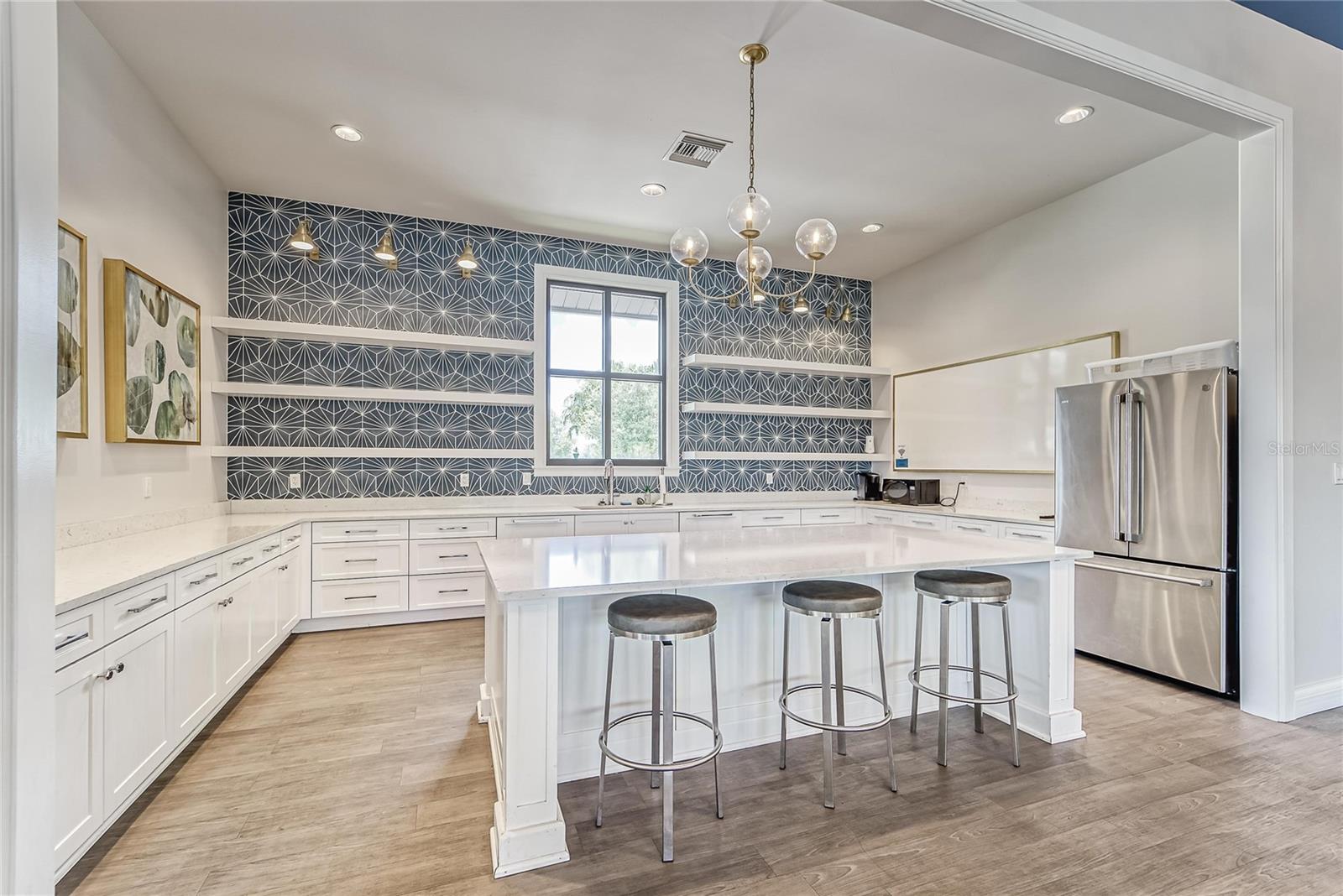 6137 VOYAGERS PL, APOLLO BEACH, FL, 33572