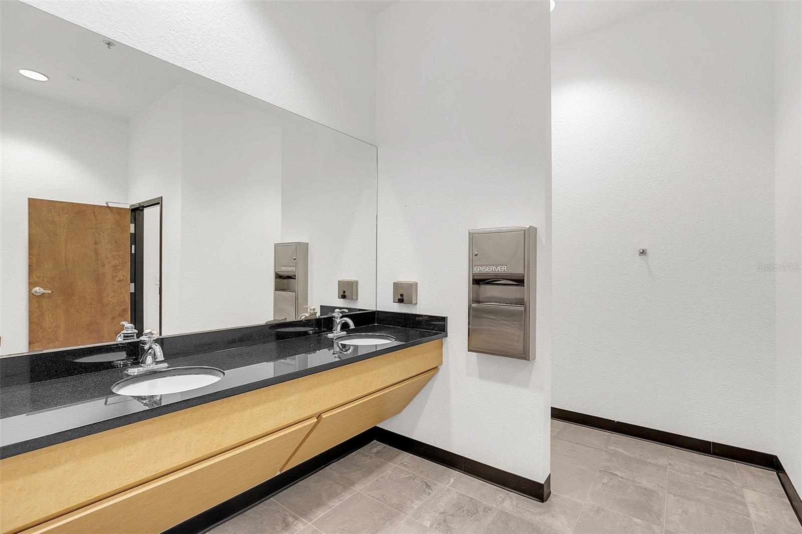 6881 KINGSPOINTE PKWY #12, ORLANDO, FL, 32819