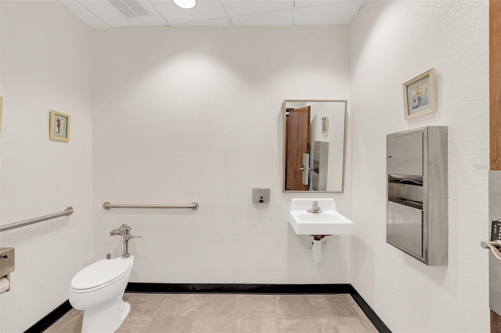 6881 KINGSPOINTE PKWY #12, ORLANDO, FL, 32819