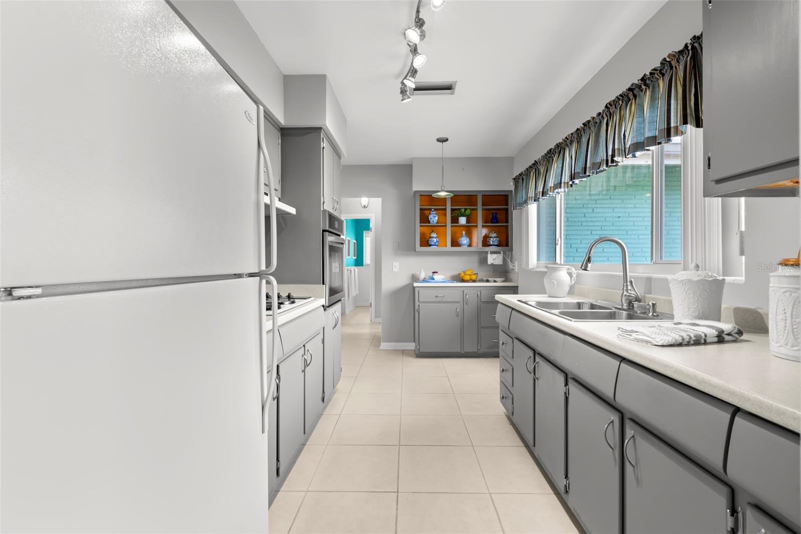 1685 CAMBRIDGE DR, CLEARWATER, FL, 33756