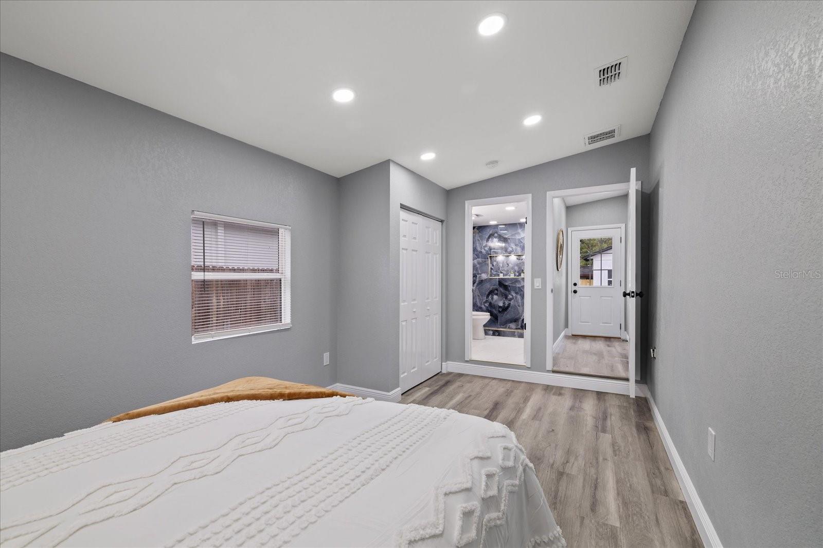 706 N CASTLE CT, TAMPA, FL, 33612
