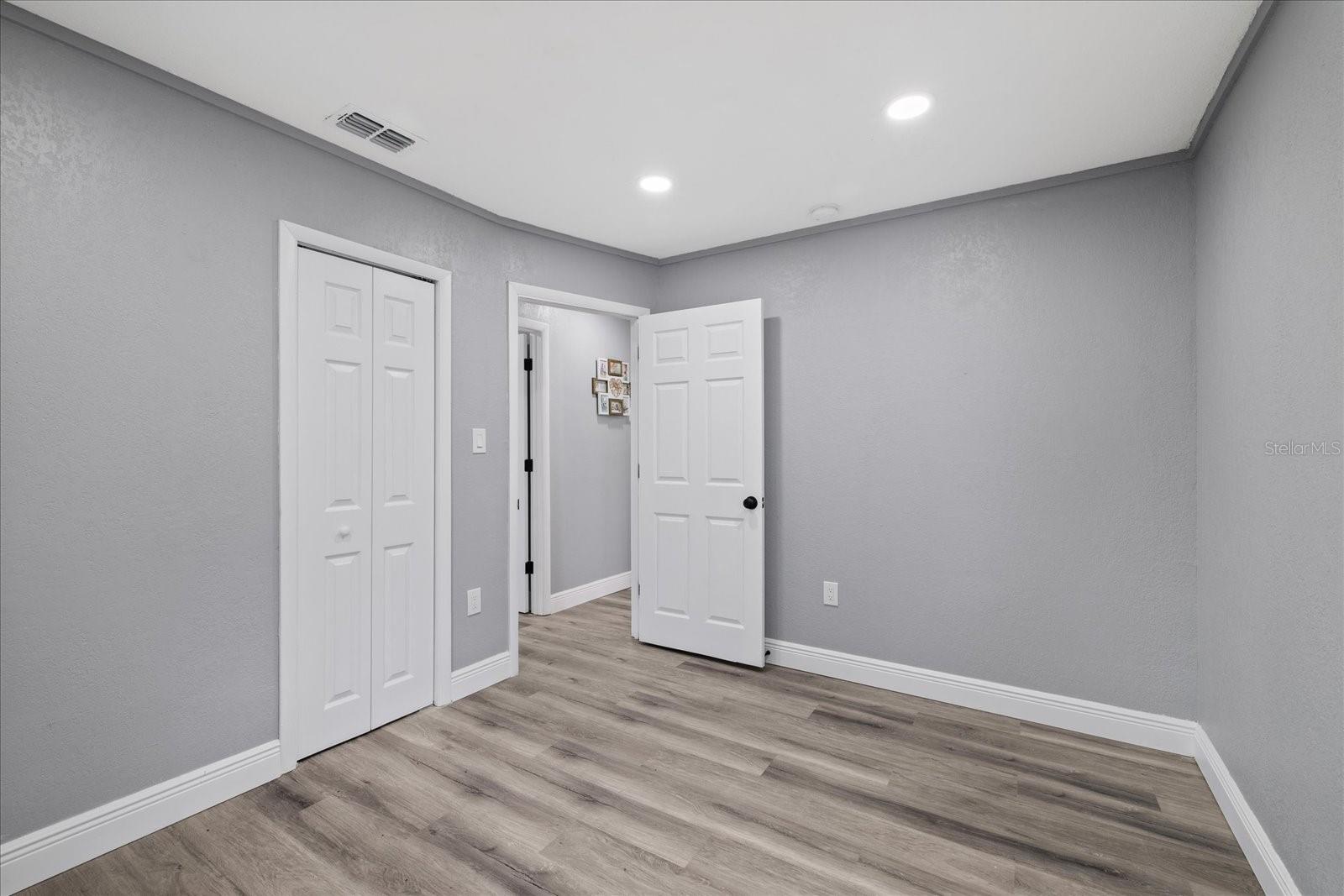 706 N CASTLE CT, TAMPA, FL, 33612