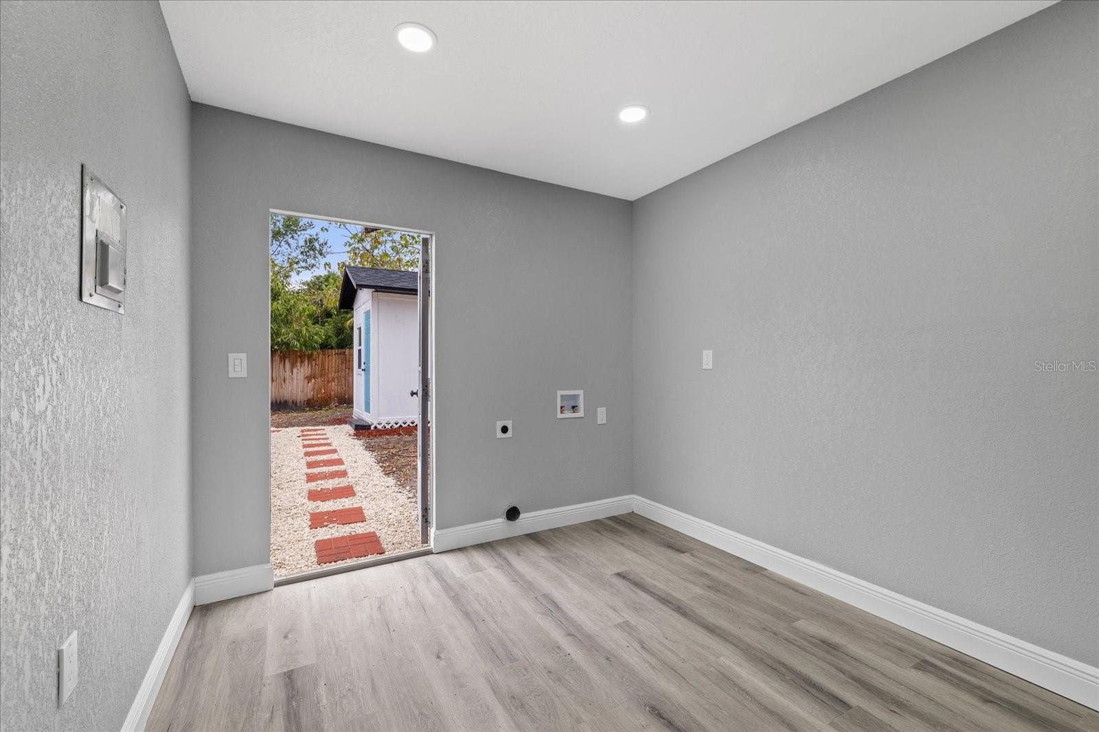 706 N CASTLE CT, TAMPA, FL, 33612