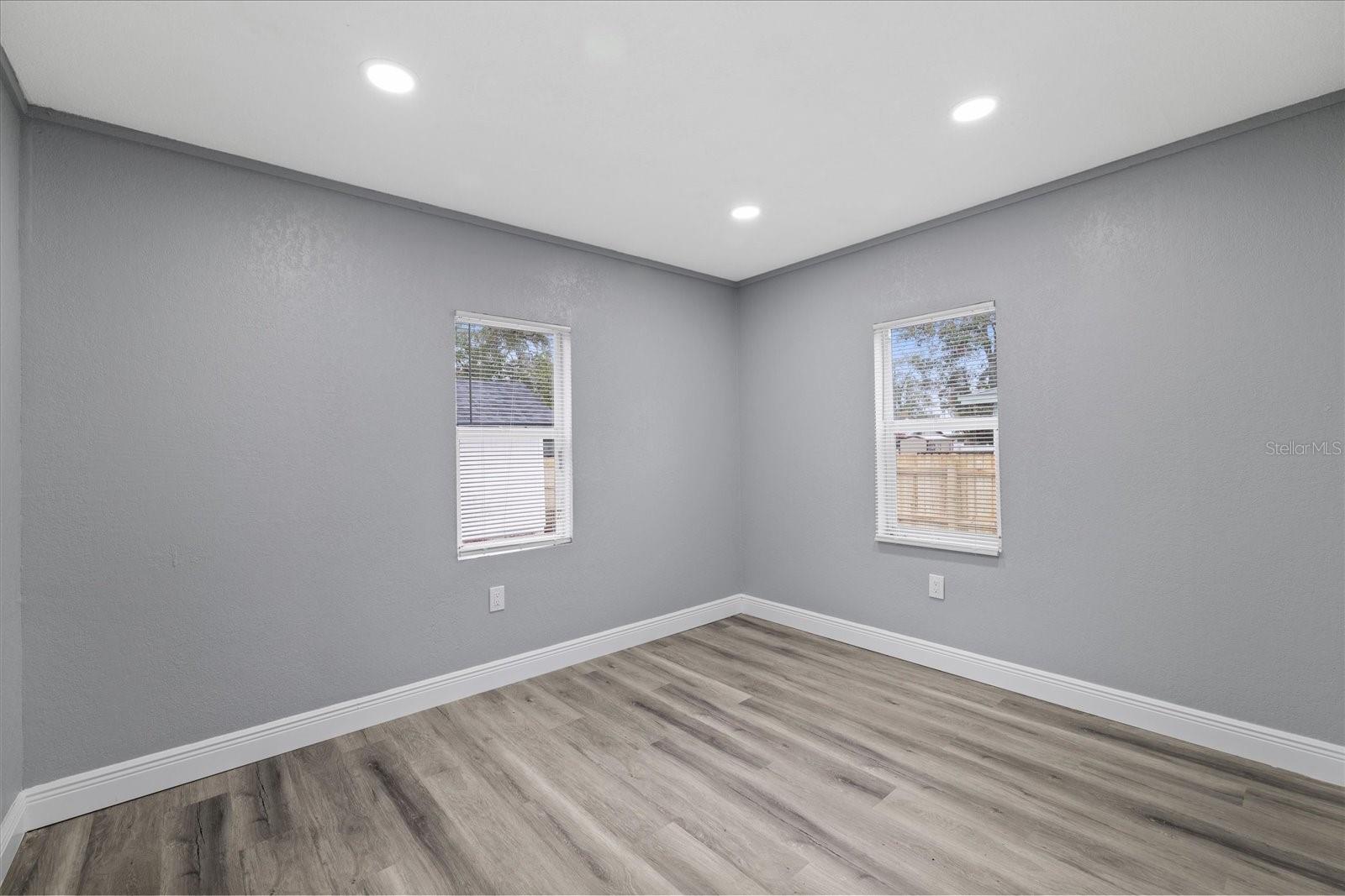 706 N CASTLE CT, TAMPA, FL, 33612
