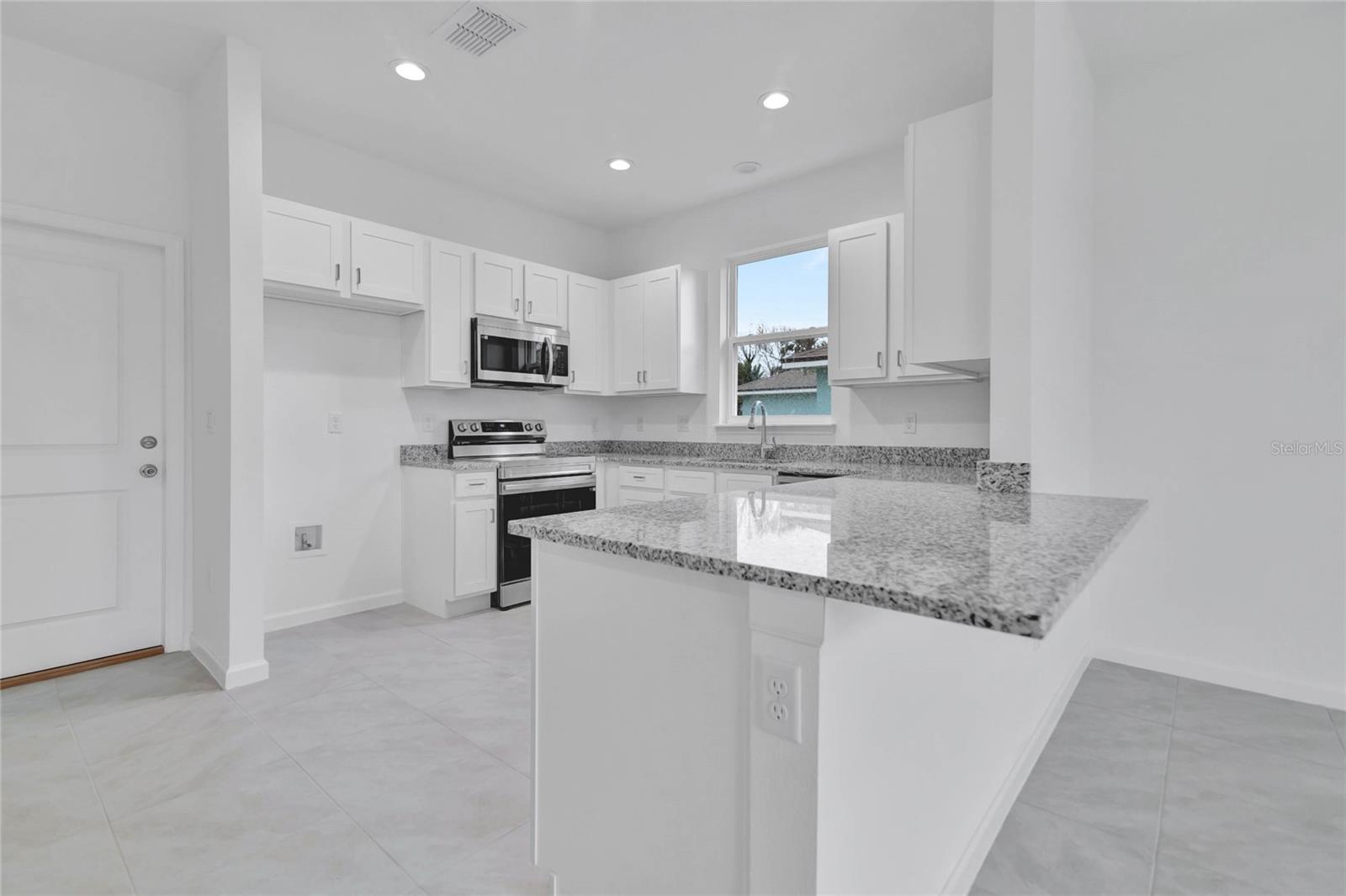 925 MAGNOLIA AVE, HOLLY HILL, FL, 32117