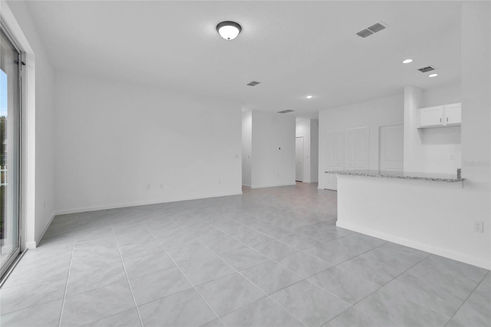 925 MAGNOLIA AVE, HOLLY HILL, FL, 32117