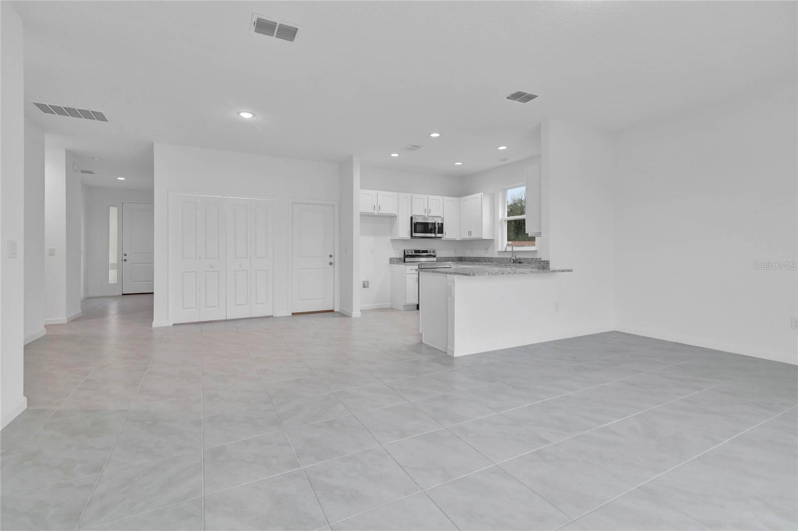 925 MAGNOLIA AVE, HOLLY HILL, FL, 32117