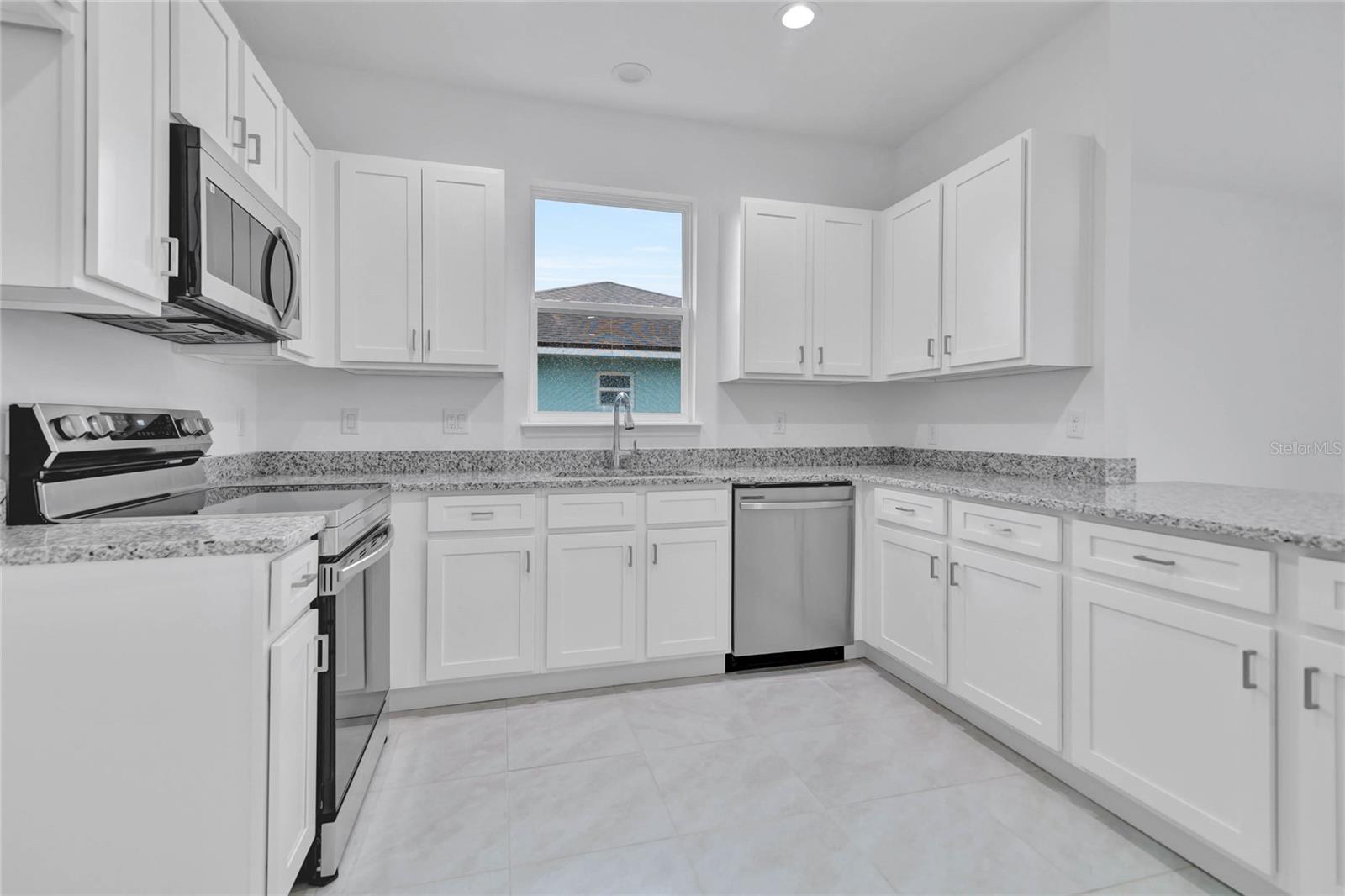 925 MAGNOLIA AVE, HOLLY HILL, FL, 32117