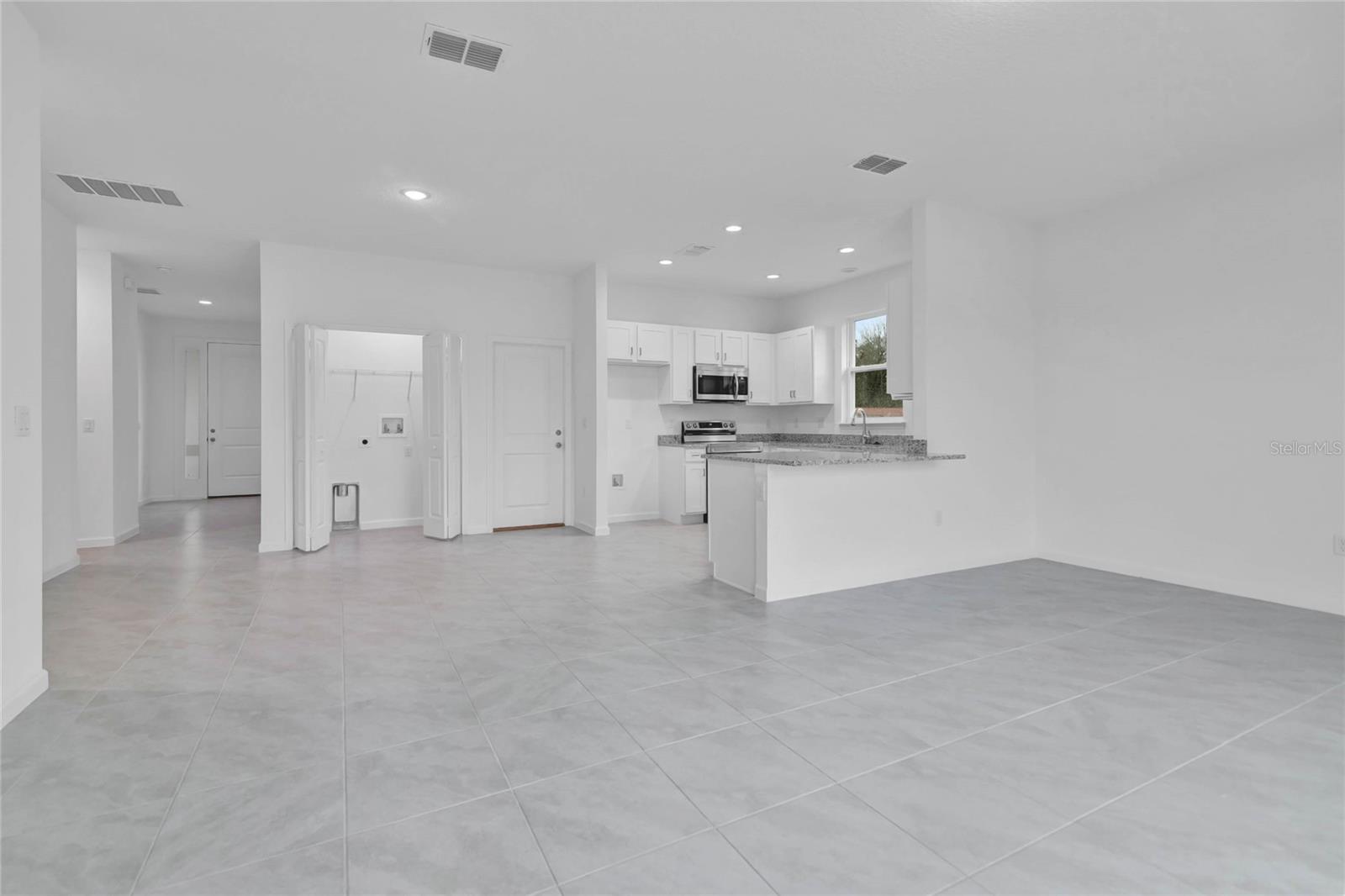 925 MAGNOLIA AVE, HOLLY HILL, FL, 32117