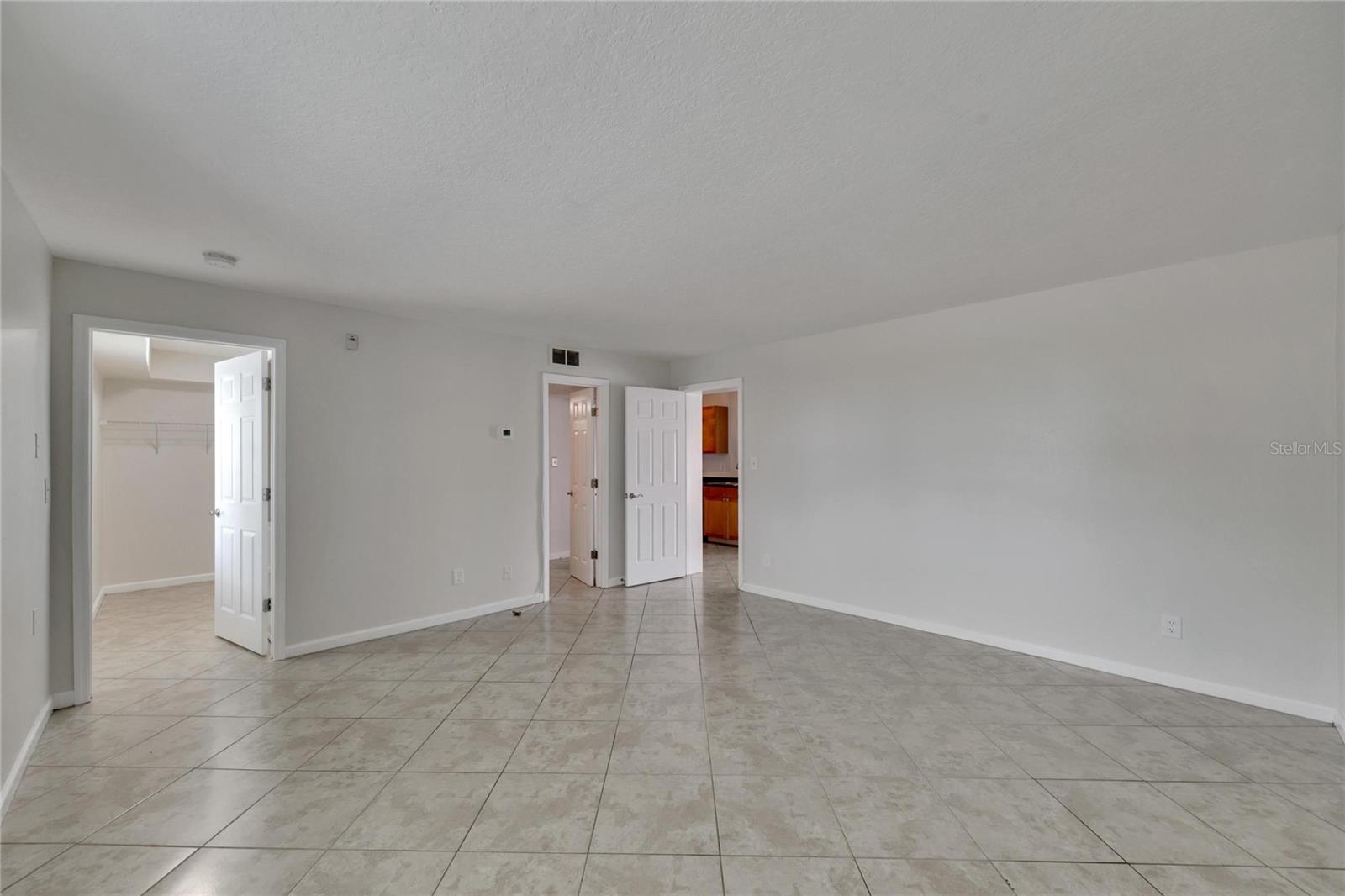 5005 COQUINA KEY DR SE #B, ST PETERSBURG, FL, 33705