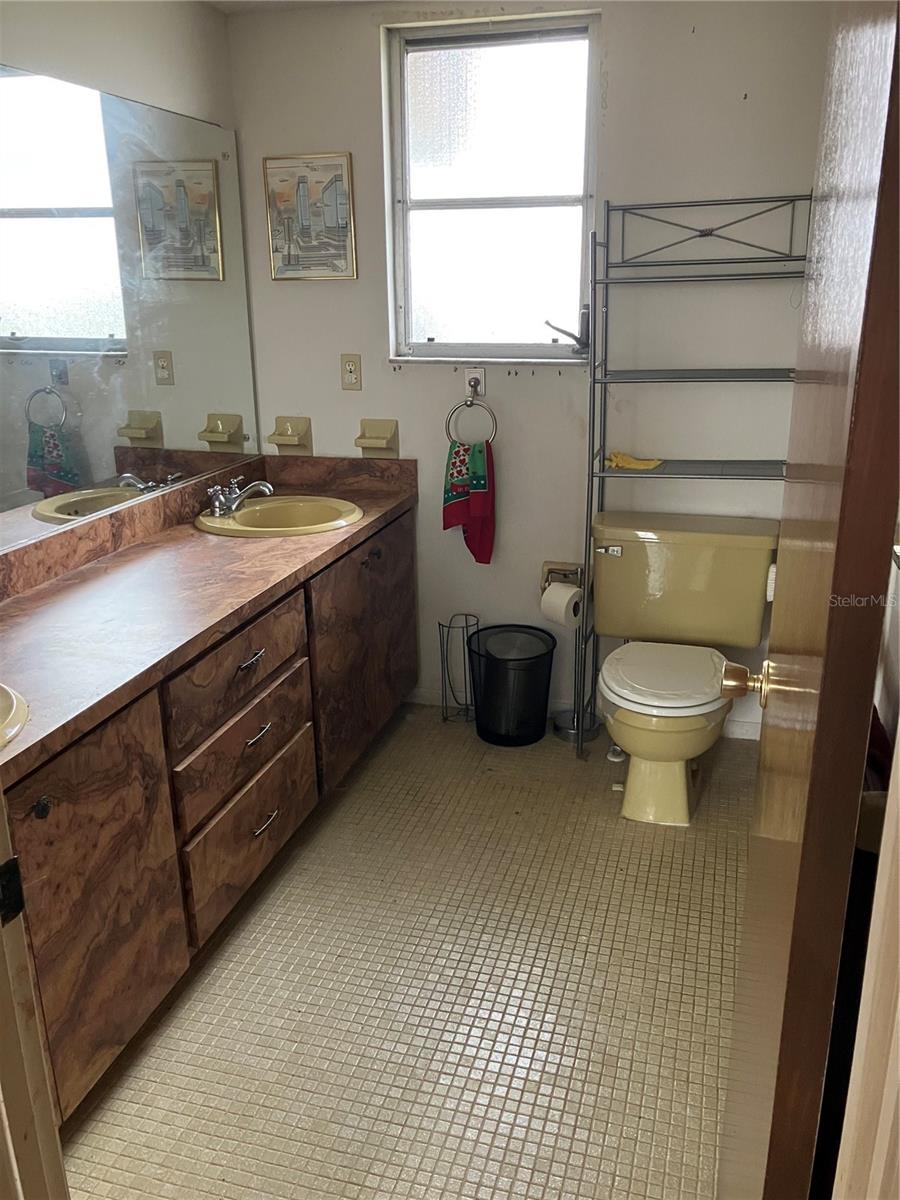 1690 LEMON BAY DR, VENICE, FL, 34293