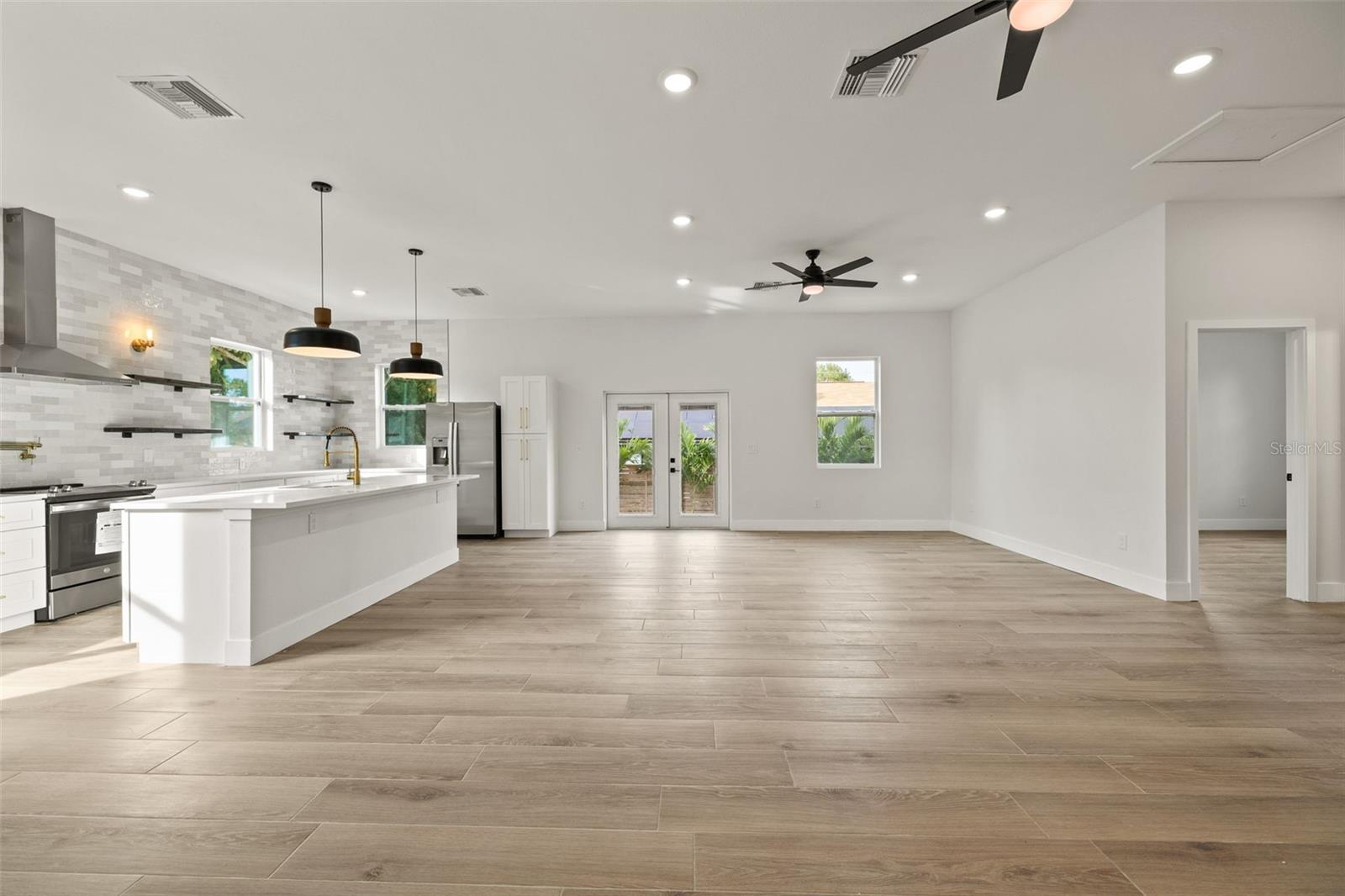 457 DAWSON AVE NE, ST PETERSBURG, FL, 33703