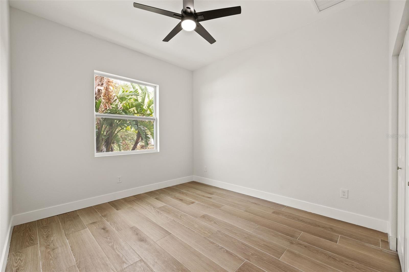 457 DAWSON AVE NE, ST PETERSBURG, FL, 33703