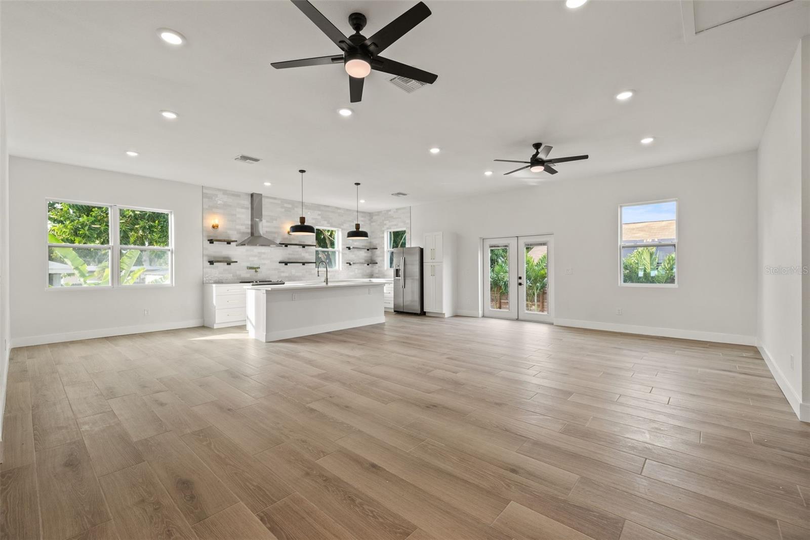 457 DAWSON AVE NE, ST PETERSBURG, FL, 33703