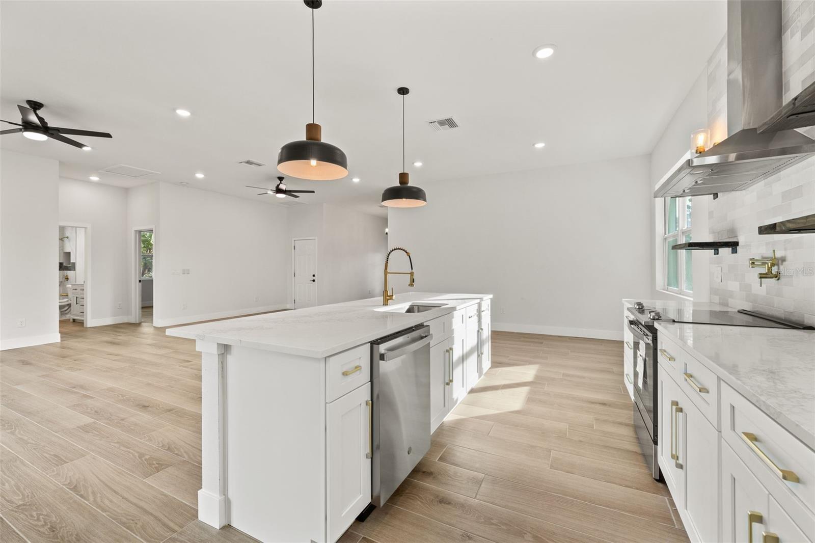 457 DAWSON AVE NE, ST PETERSBURG, FL, 33703