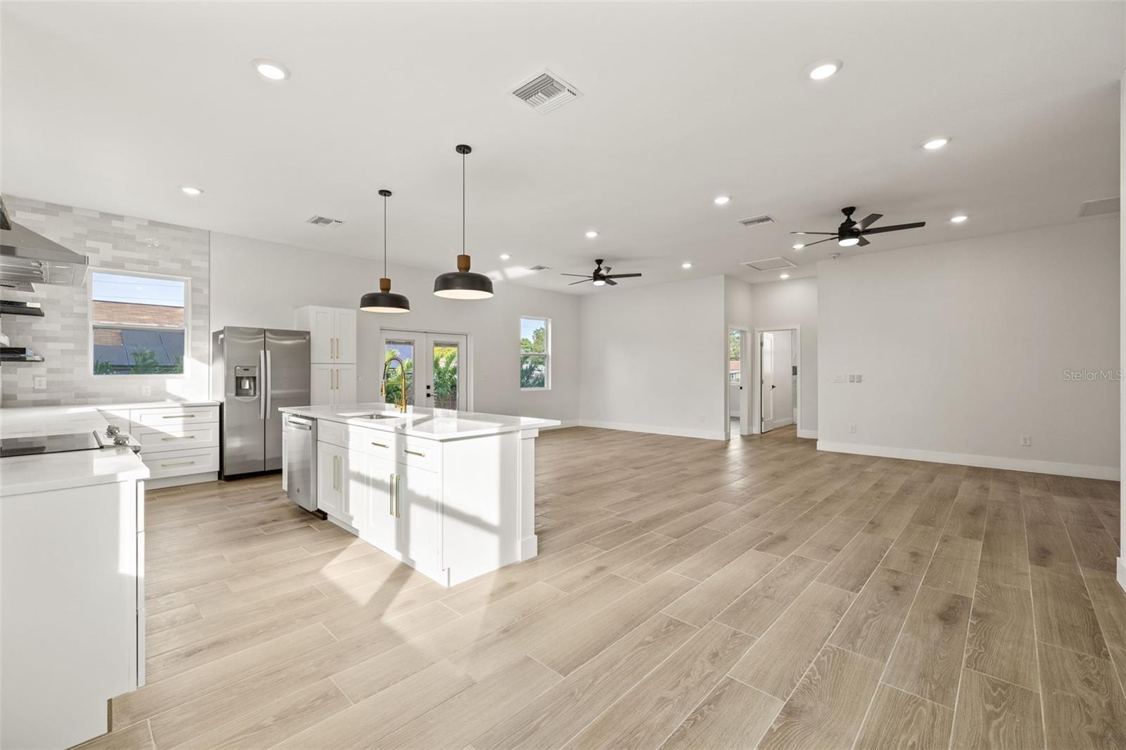 457 DAWSON AVE NE, ST PETERSBURG, FL, 33703