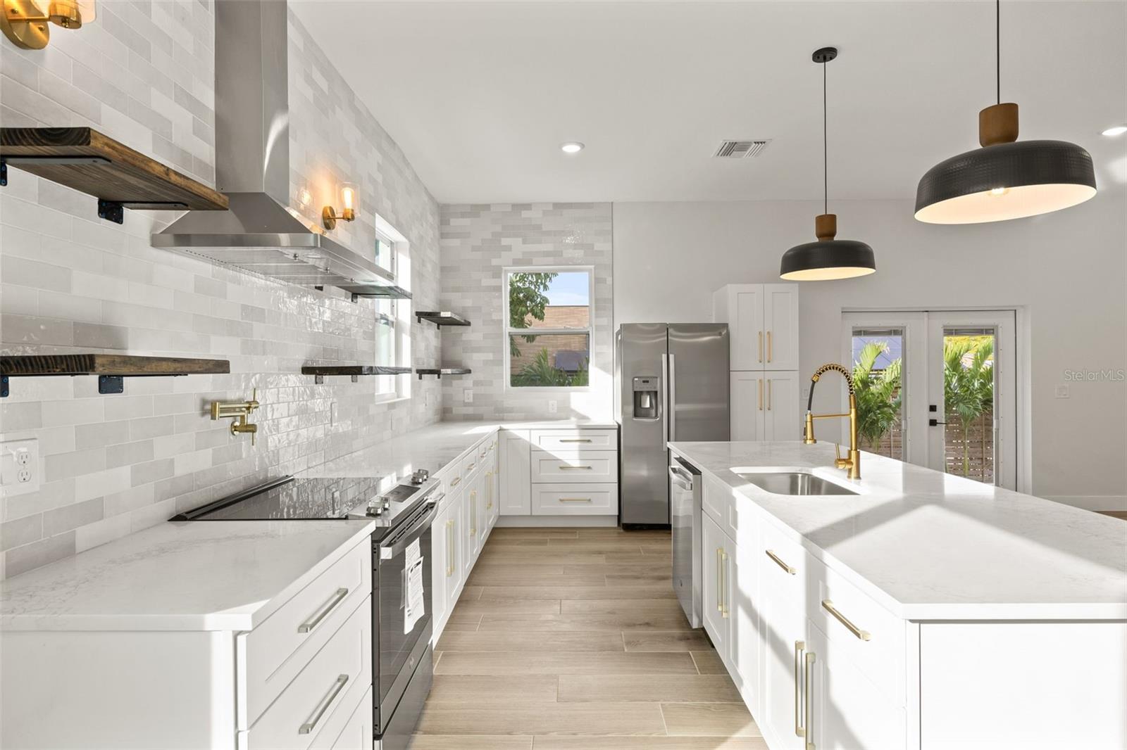 457 DAWSON AVE NE, ST PETERSBURG, FL, 33703
