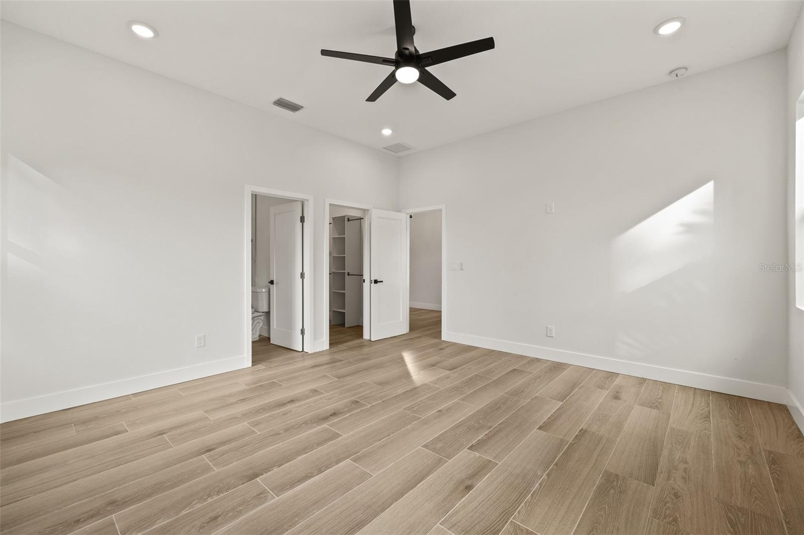 457 DAWSON AVE NE, ST PETERSBURG, FL, 33703