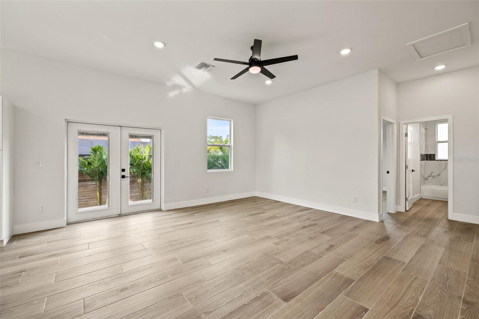 457 DAWSON AVE NE, ST PETERSBURG, FL, 33703