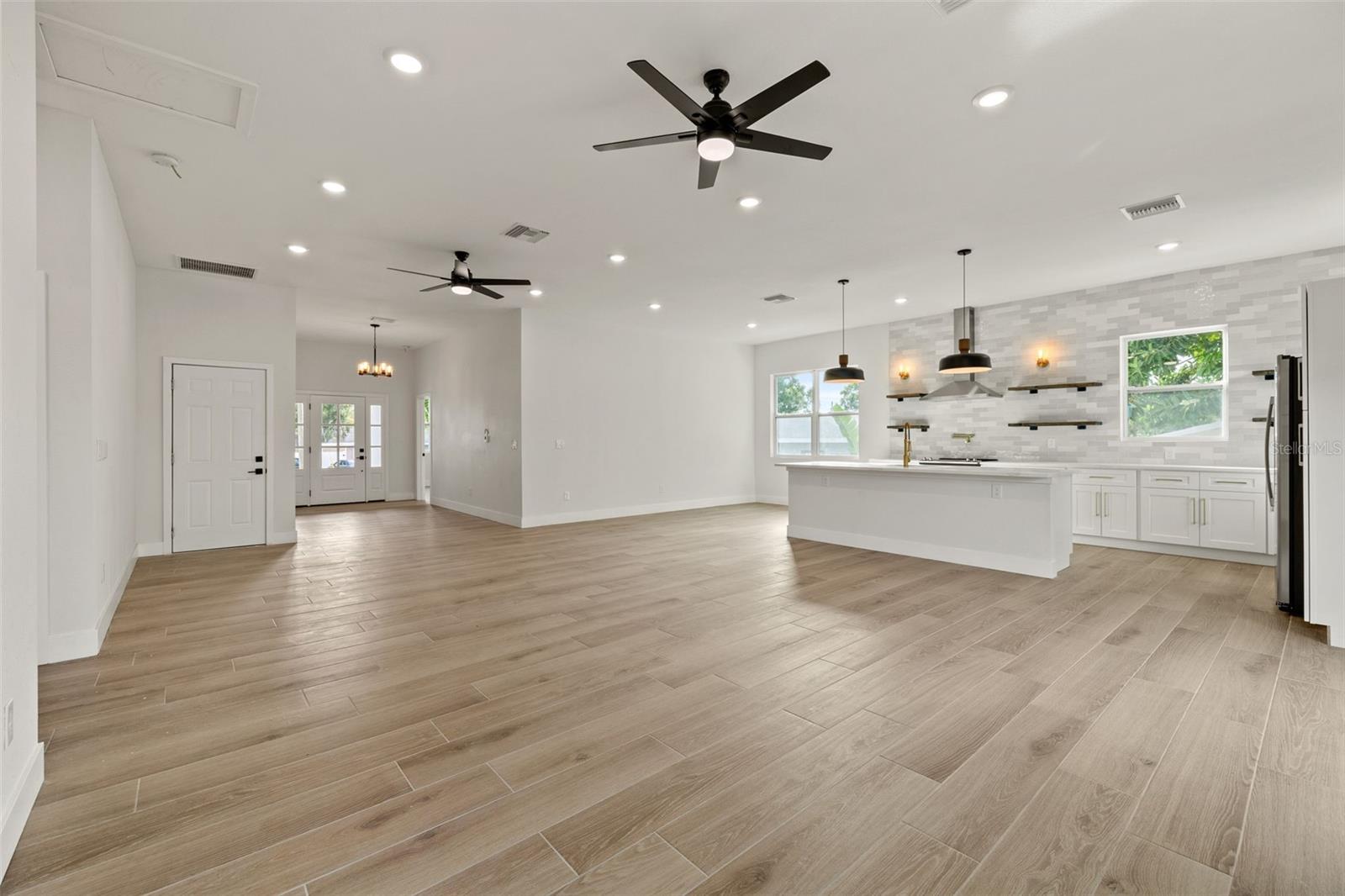 457 DAWSON AVE NE, ST PETERSBURG, FL, 33703