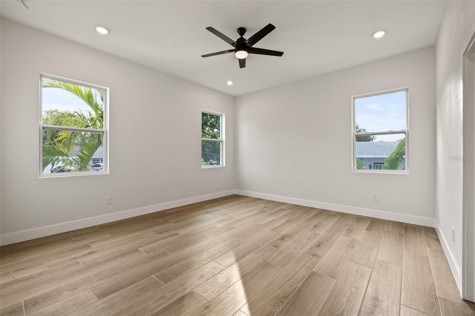 457 DAWSON AVE NE, ST PETERSBURG, FL, 33703