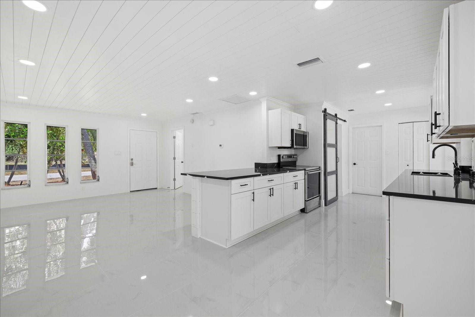 18292 ROBINSON AVE, PORT CHARLOTTE, FL, 33948