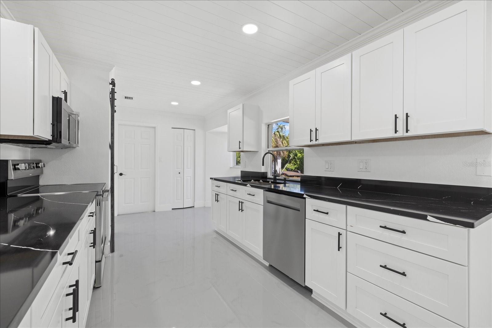 18292 ROBINSON AVE, PORT CHARLOTTE, FL, 33948