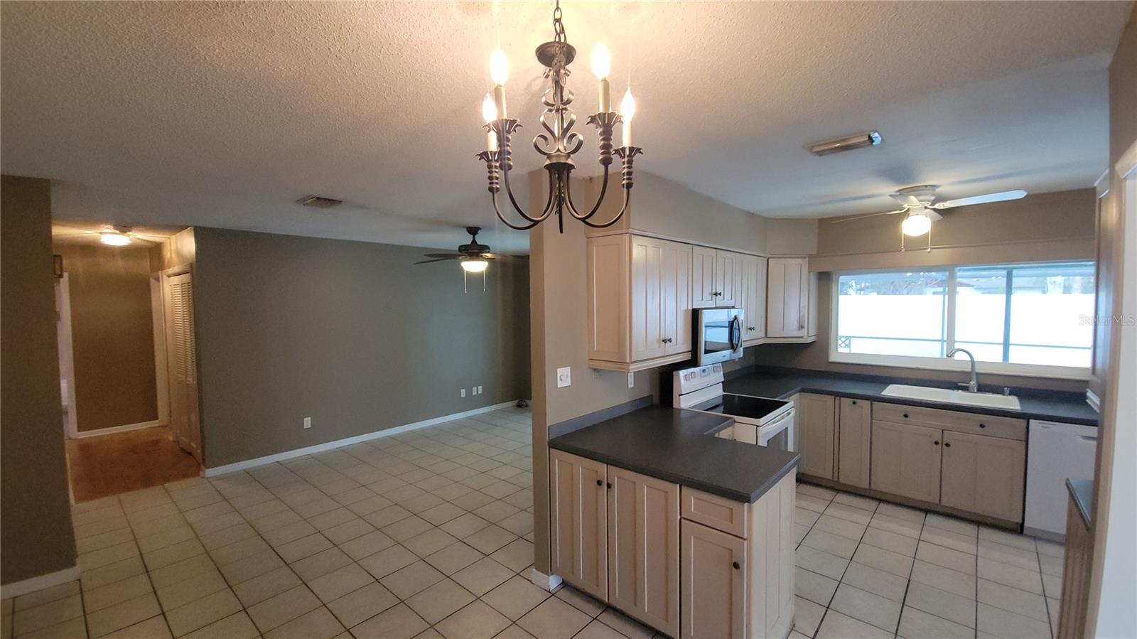 7318 SUNSHINE CIR, TAMPA, FL, 33634