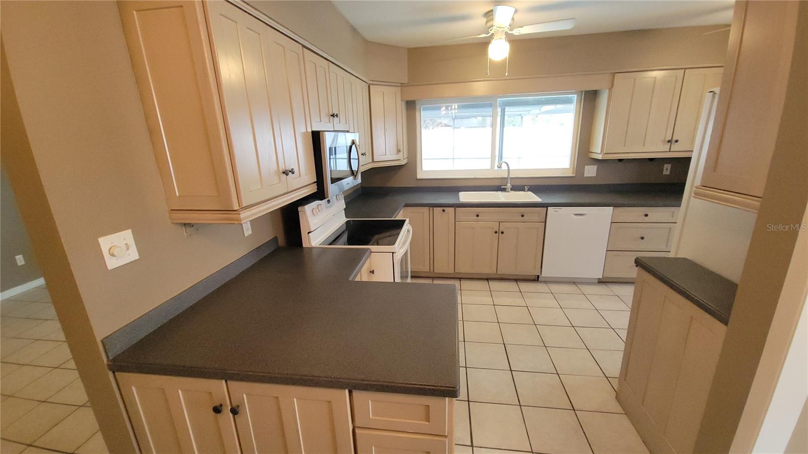 7318 SUNSHINE CIR, TAMPA, FL, 33634