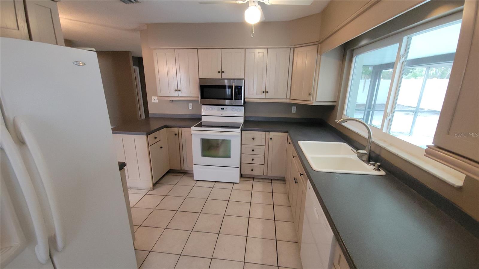 7318 SUNSHINE CIR, TAMPA, FL, 33634